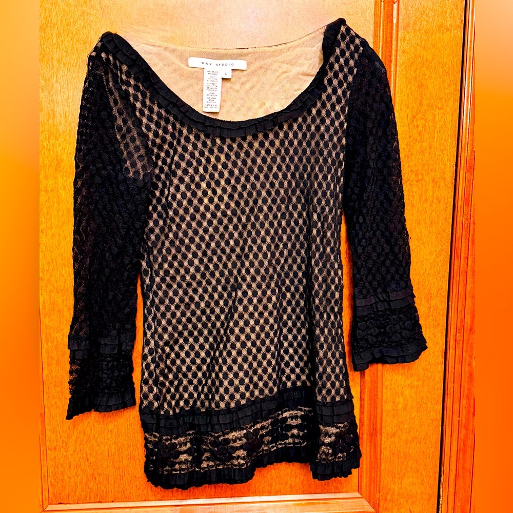 🆕 NWT vintage MAX STUDIO stunning black lace top.